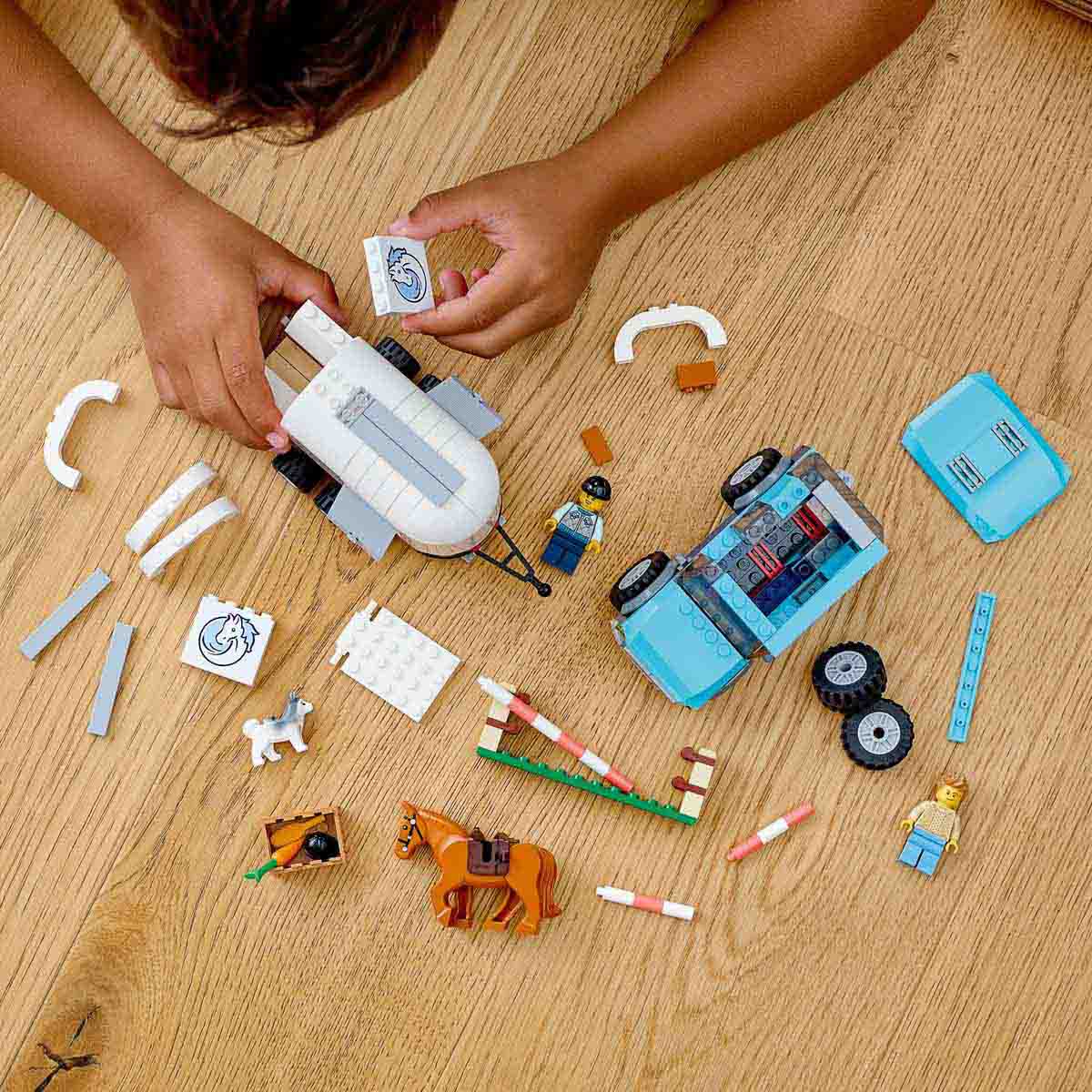 undefined - bb6cc_LEGO_City_At_Nakliye_Araci_60327.jpg