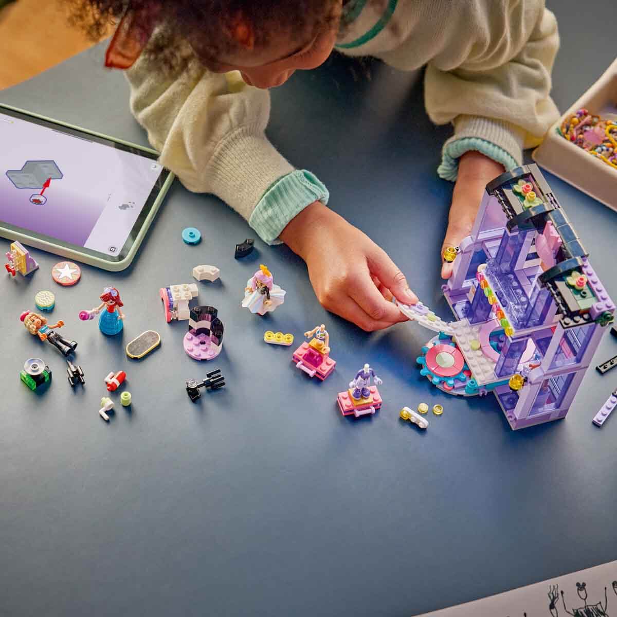 undefined - bce5e_LEGO_Friends_Heartlake_Sehri_Defilesi_42685_.jpg