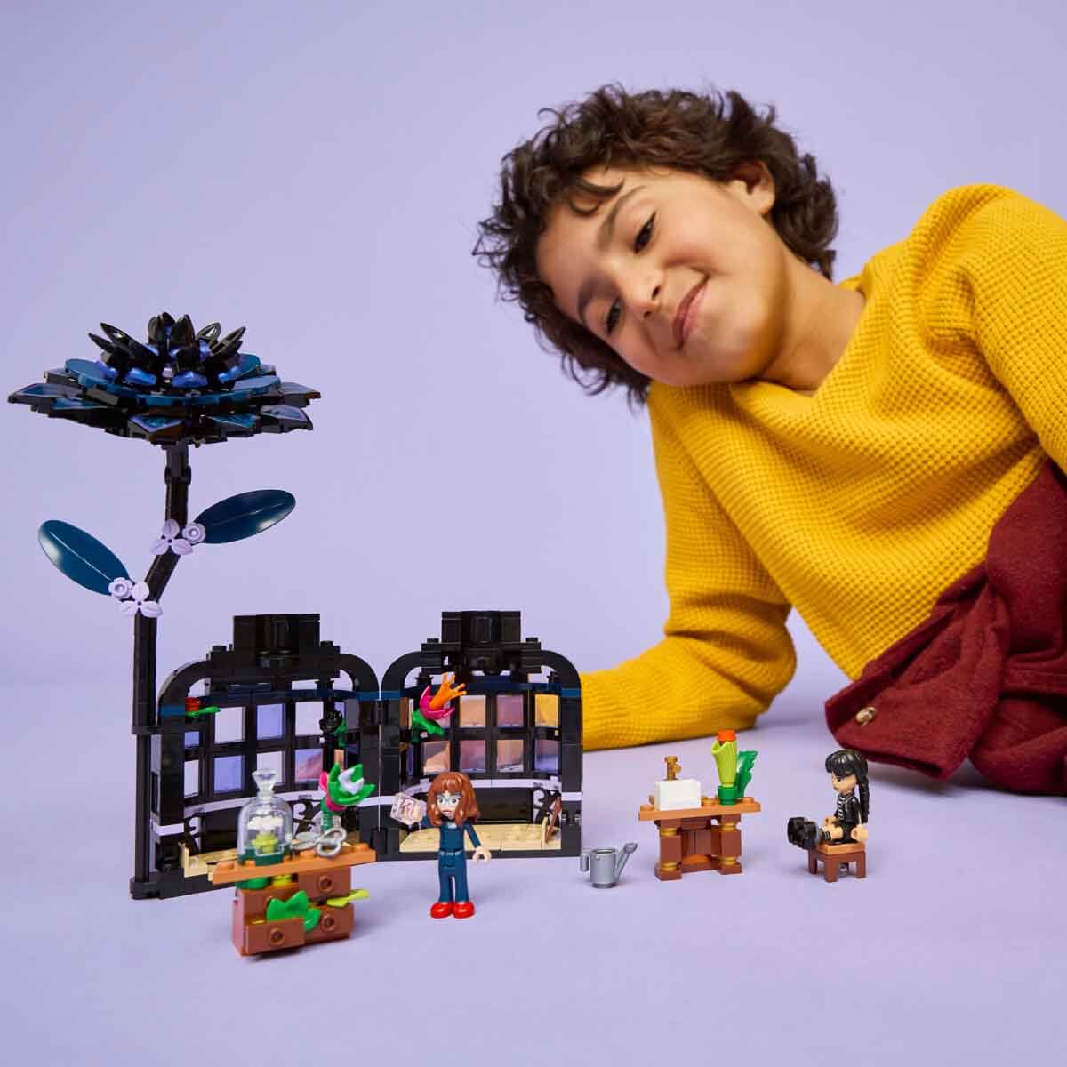 undefined - bece9_LEGO_Wednesday_Siyah_Yildiz_Cicegi_76784_.jpg