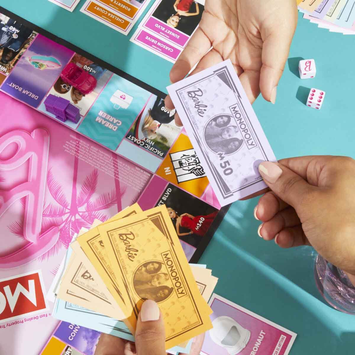 undefined - c0d92_Monopoly_Barbie_Kutu_Oyunu.jpg