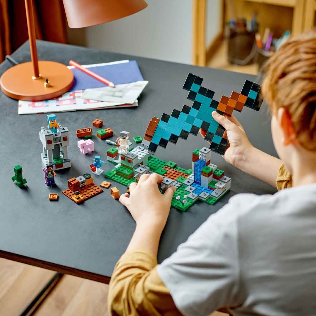 undefined - c1410_LEGO_Minecraft_Kilic_Ussu_21244.jpg