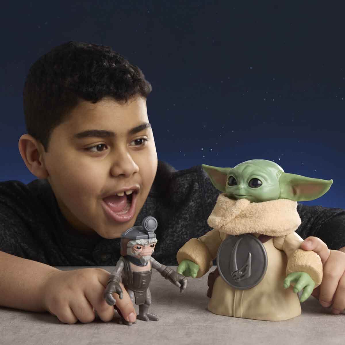undefined - c3135_Sesli_Star_Wars_Huggin_Grogu_Figur.jpg