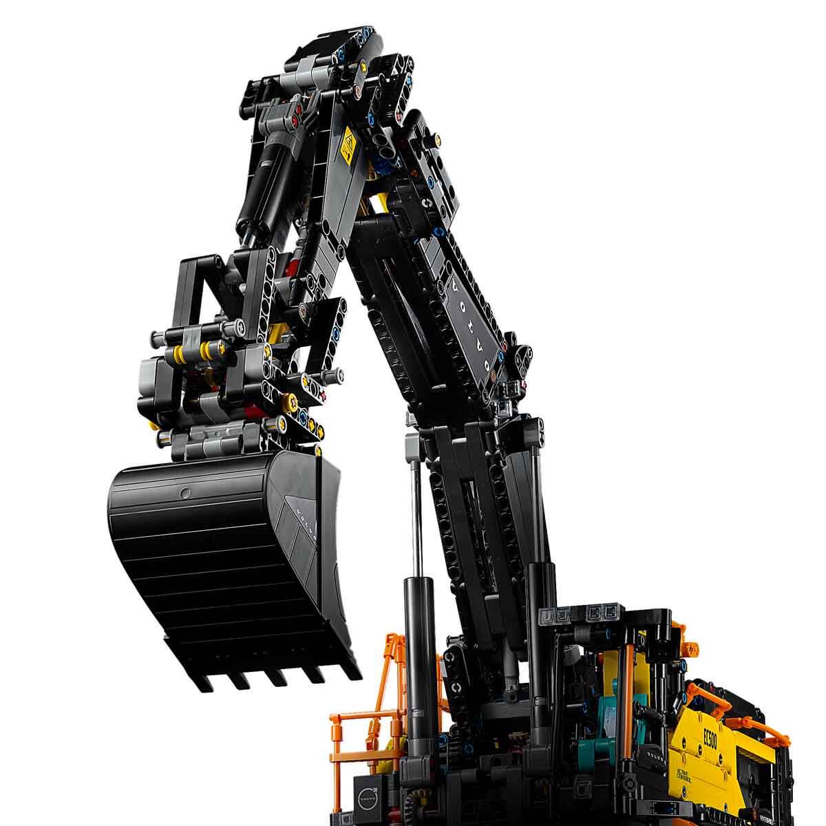 undefined - c3b1e_LEGO_Technic_Volvo_EC500_Hybrid_Ekskavator_42215.jpg