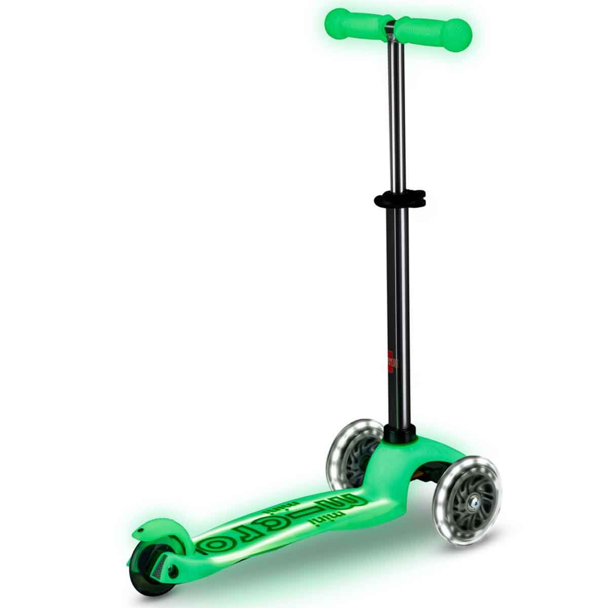 undefined - c5da2_Micro_Mini_Deluxe_3_Tekerlekli_Isikli_Yesil_Scoote.jpg