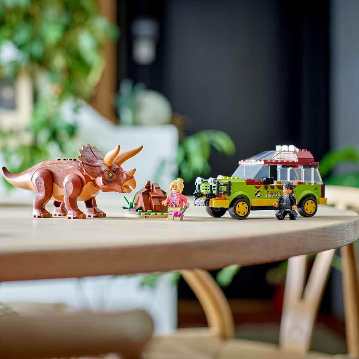 undefined - c700e_LEGO_Jurassic_Park_Triceratops_Aramasi_76959_.jpg