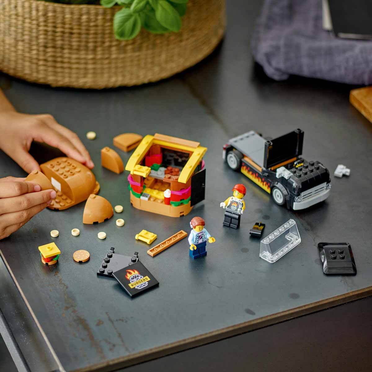 undefined - c75a2_LEGO___City_Hamburger_Kamyonu_60404_.jpg