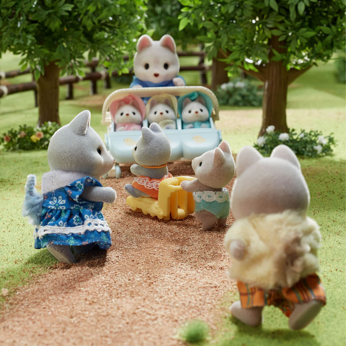 undefined - c802c_Sylvanian_Families_Tandem_Bisiklet_Seti_Husky_Kard.jpg