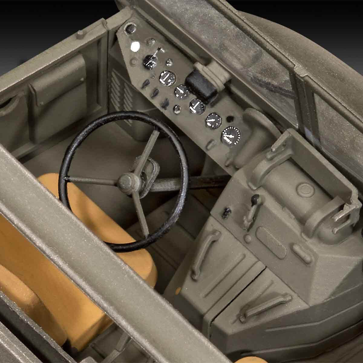 undefined - c8203_Revell_135_Unimog_404_S_VSO03348.jpg