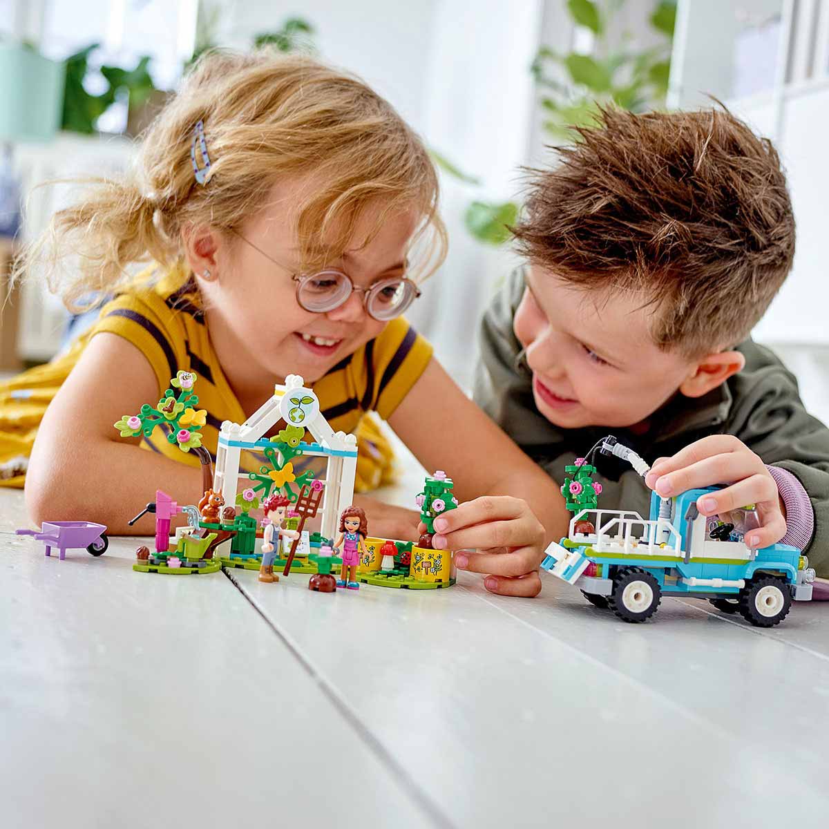 undefined - caf77_LEGO_Friends_Agac_Dikme_Araci_41707.jpg