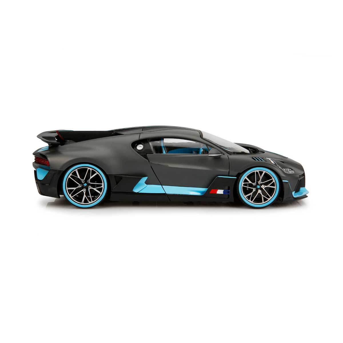 undefined - cb715_1:18_Bugatti_Divo_Model_Araba.jpg