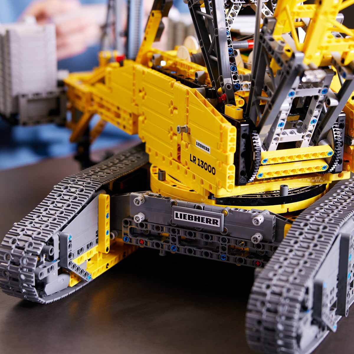 undefined - cbf24_LEGO_Technic_Liebherr_Paletli_Vinc_LR_13000_42146.jpg