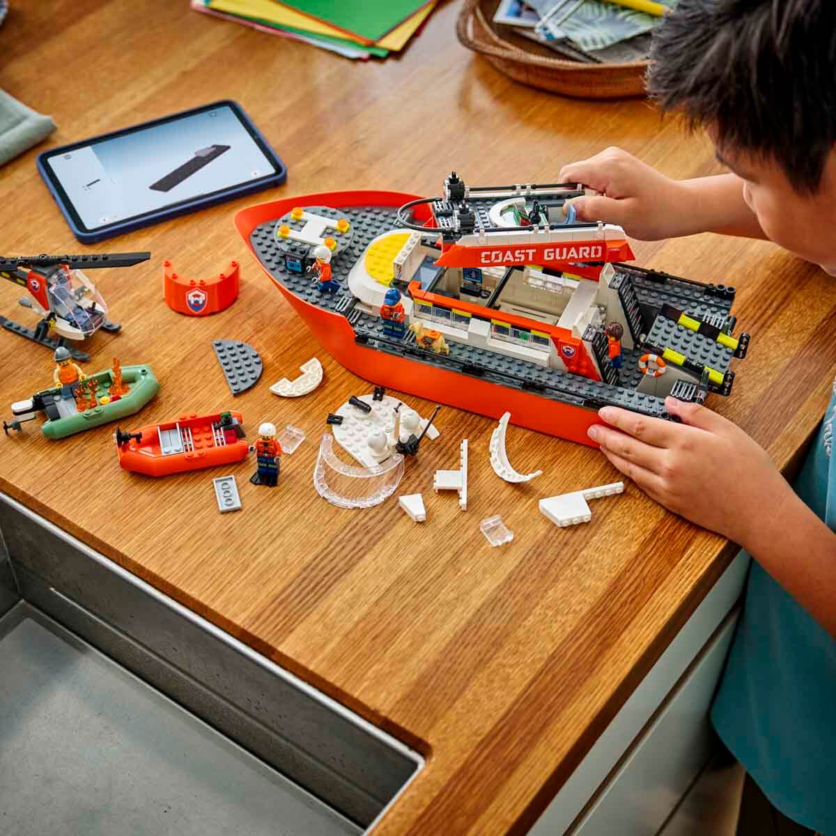 LEGO City Sahil Güvenlik Kurtarma Botu ve Helikopteri 60504 – 7
