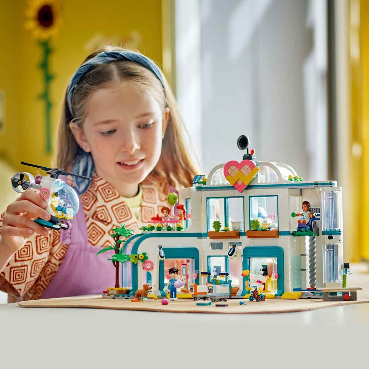 undefined - cd9bb_LEGO___Friends_Heartlake_City_Hastanesi_42621_.jpg