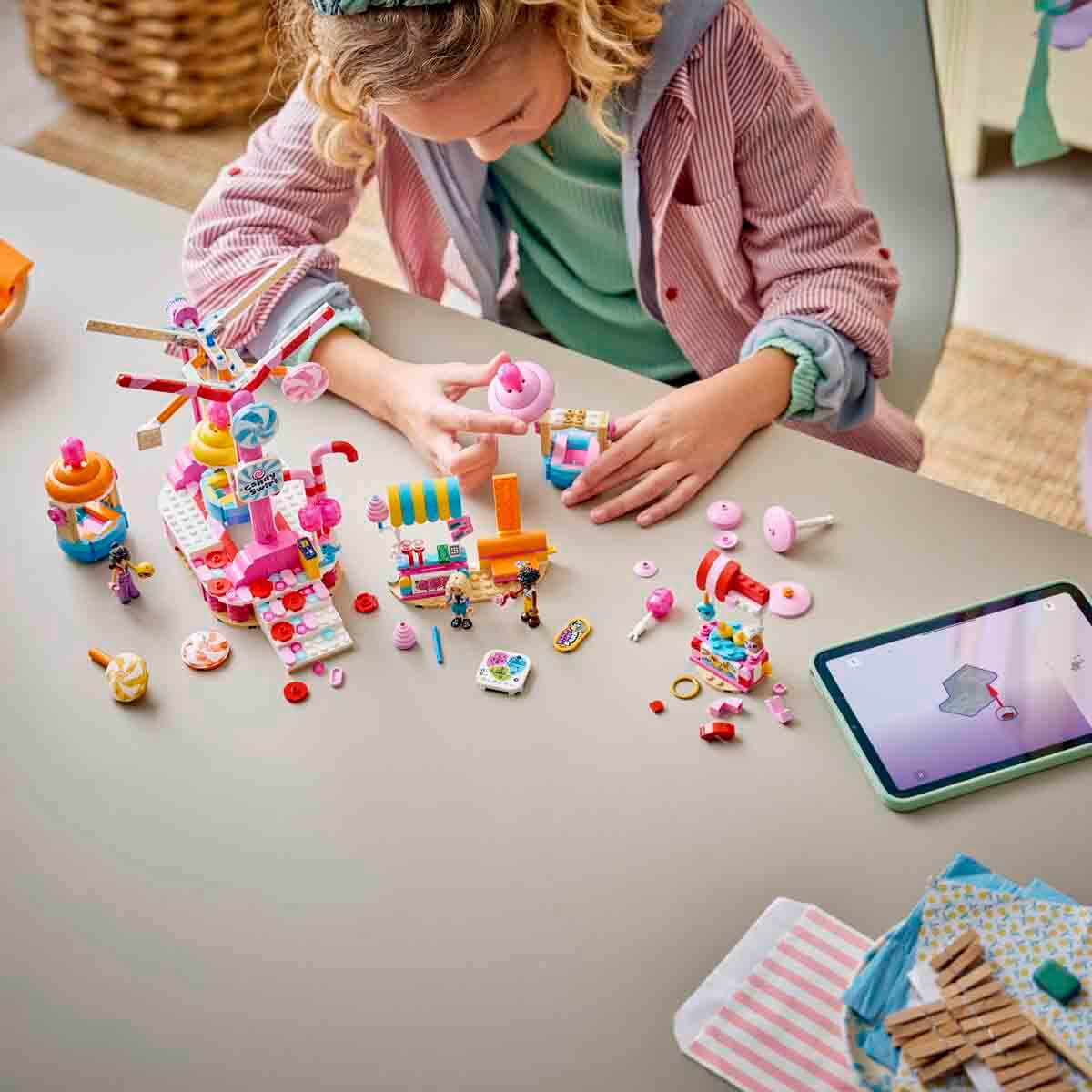 undefined - cd9d5_LEGO_Friends_Seker_ve_Kapkek_Donme_Dolabi_Yapim_Se.jpg