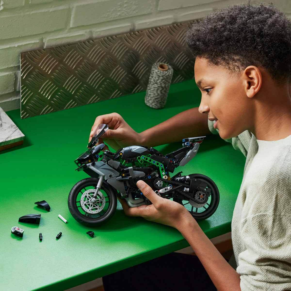 undefined - ceffa_LEGO_Technic_Kawasaki_Ninja_H2R_Motosiklet_42170_.jpg