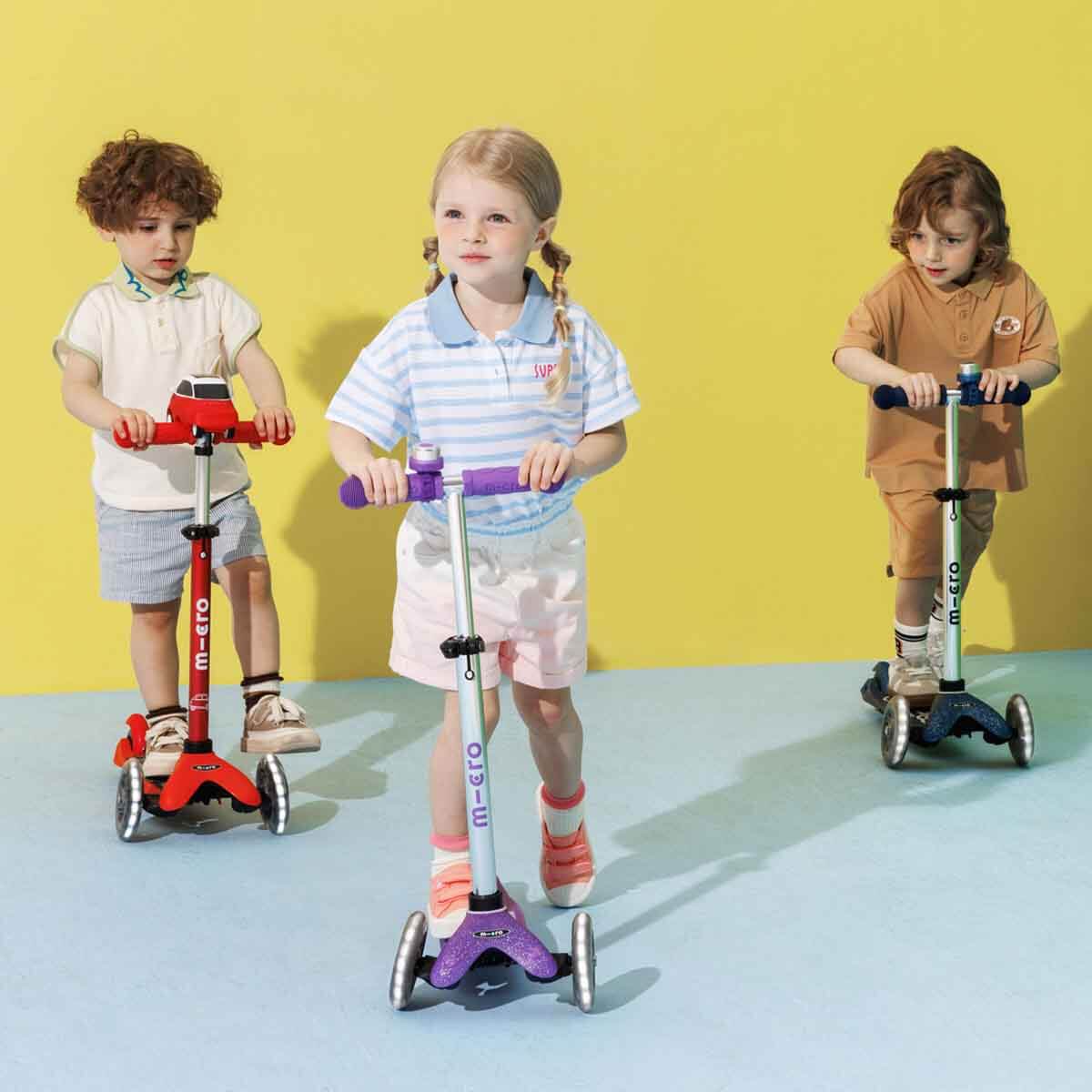 undefined - d4f2e_Micro_Minilio_3_Tekerlekli_Isikli_Kirmizi_Scooter.jpg