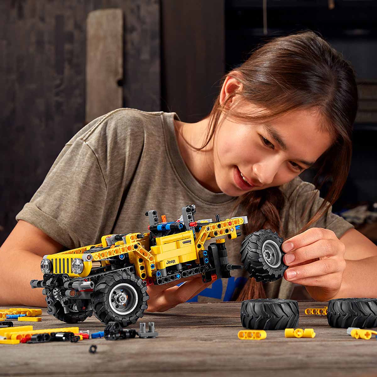 undefined - d5db5_LEGO_Technic_Jeep_Wrangler_42122.jpg