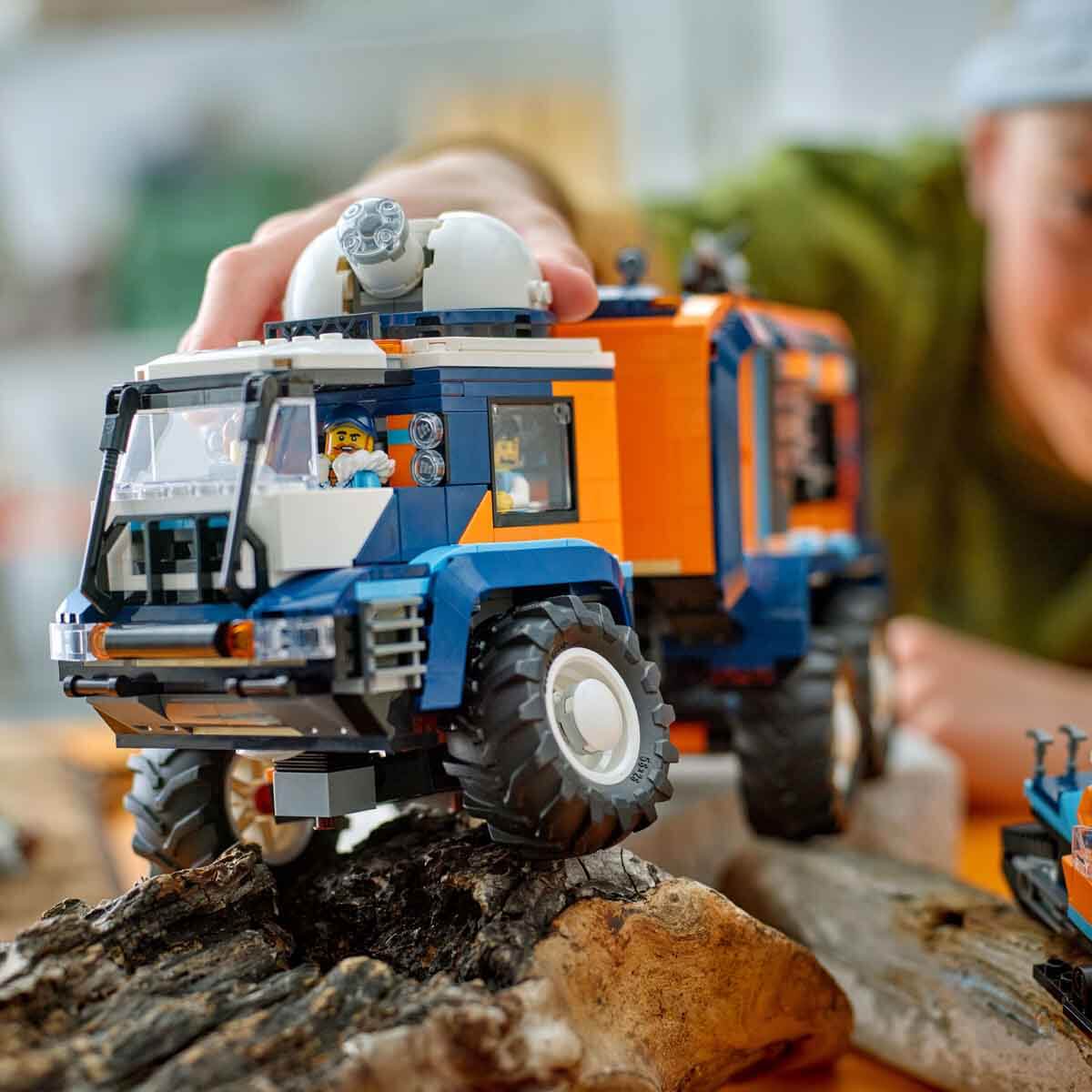 undefined - d5e91_LEGO_City_Kutup_Kasifi_Laboratuvar_Kamyonu_60471_.jpg