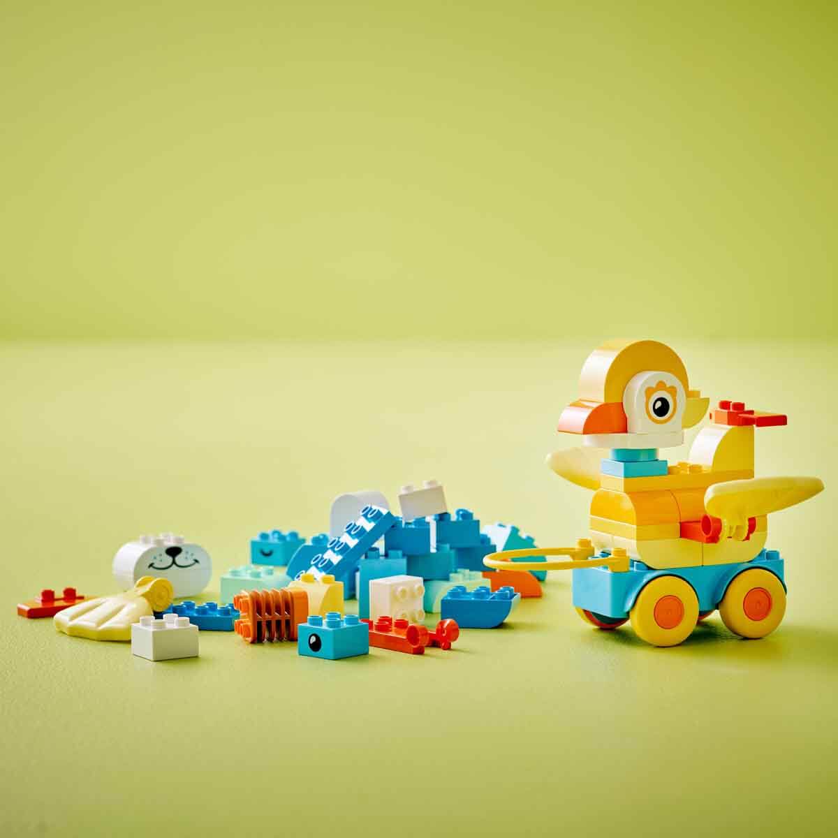 undefined - d667e_LEGO_DUPLO_Kasabasi_3u_1_Arada_Tekerlekli_Hayvanla.jpg