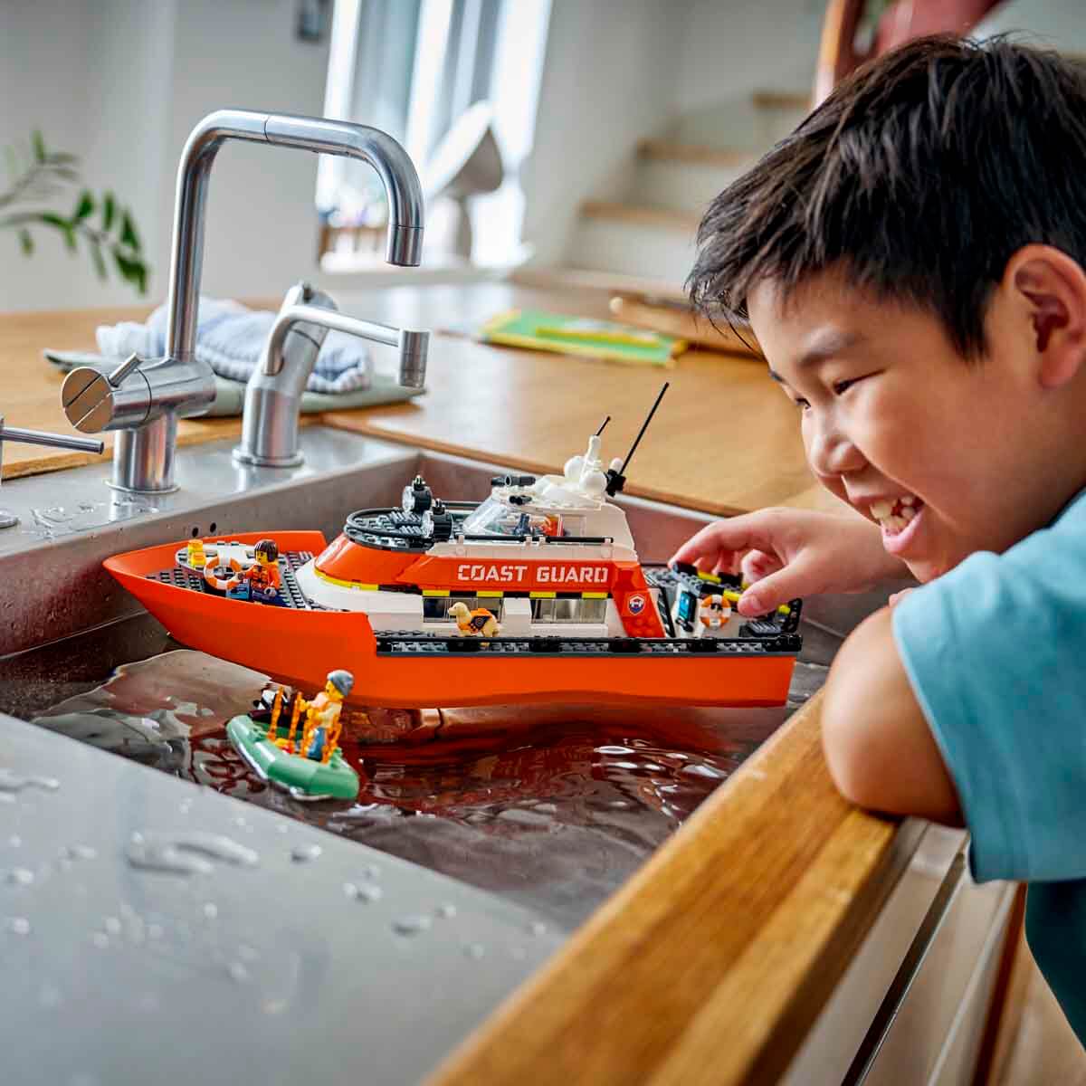 LEGO City Sahil Güvenlik Kurtarma Botu ve Helikopteri 60504 – 7