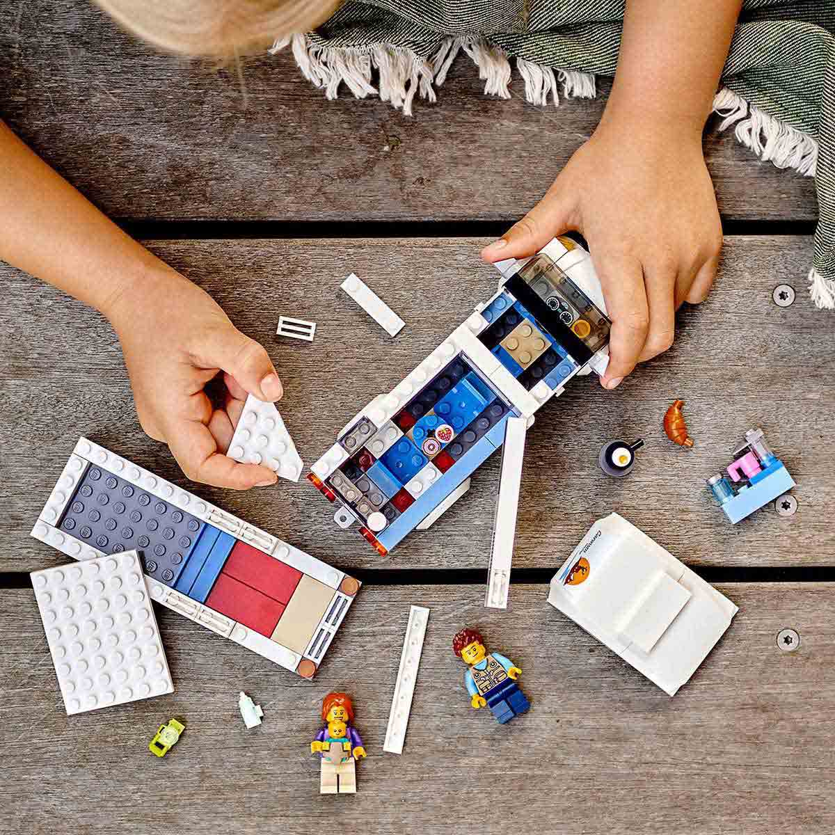 undefined - d7cc2_LEGO_City_Great_Vehicles_Tatilci_Karavani_60283.jpg