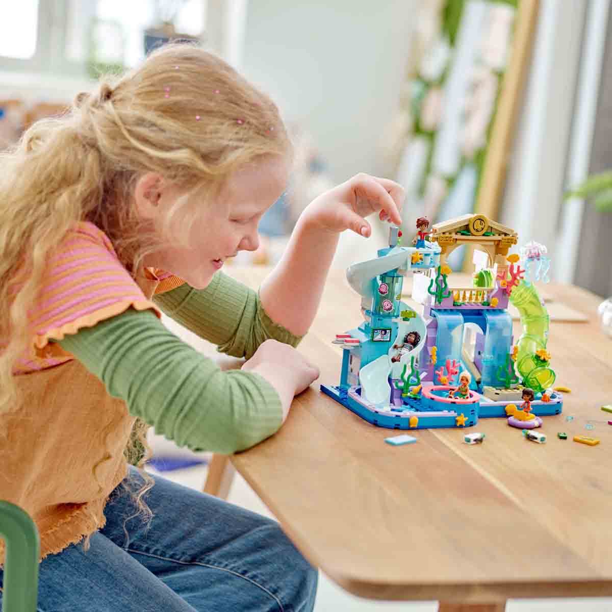 undefined - d816e_LEGO_Friends_Heartlake_City_Su_Parki_42630_.jpg