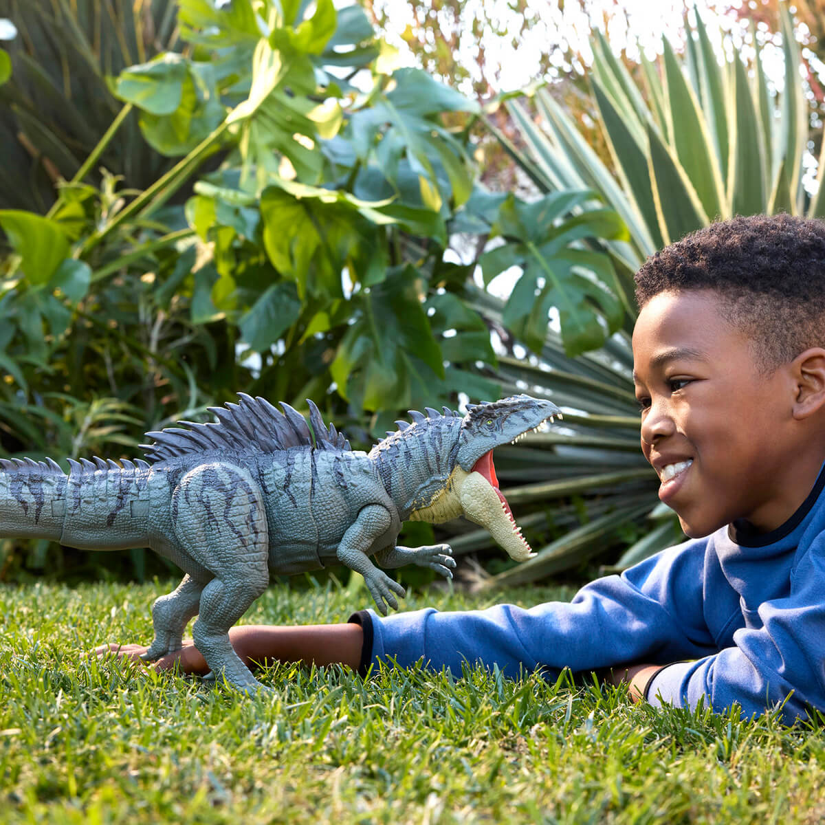 undefined - d8a7f_Jurassic_World_Colossal_Chomp_Giganotosaurus_Figur.jpg