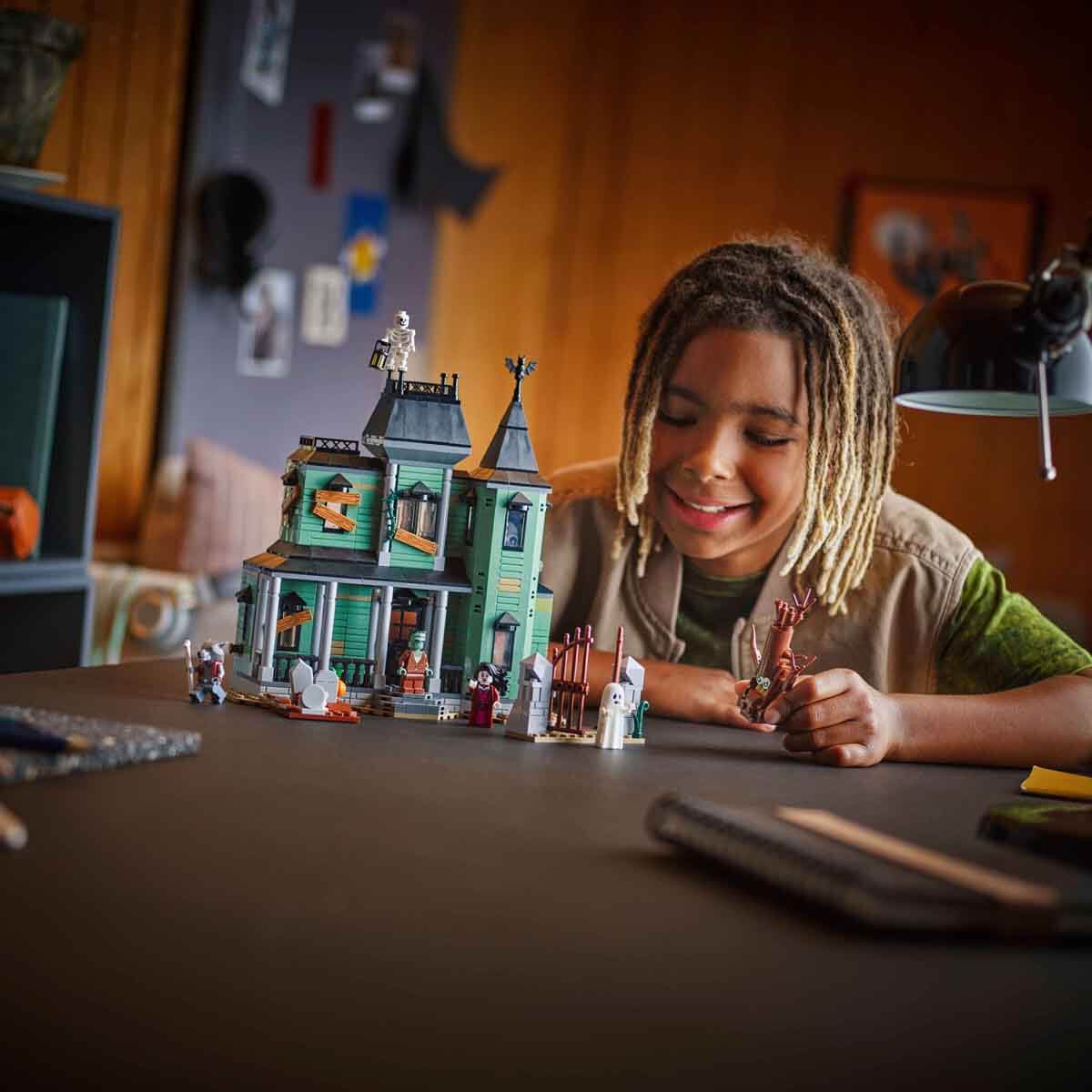 undefined - d9d57_LEGO_Creator_3u_1_Arada_Hayaletli_Kosk_31167_.jpg