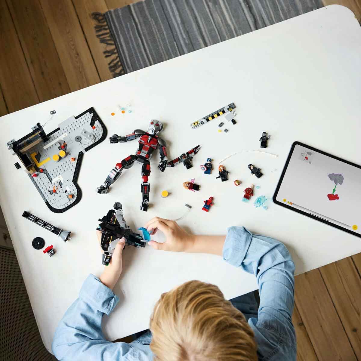 undefined - dc0a1_LEGO_Marvel_Kaptan_Amerika_Kahramanlarin_Savasi_Ak.jpg