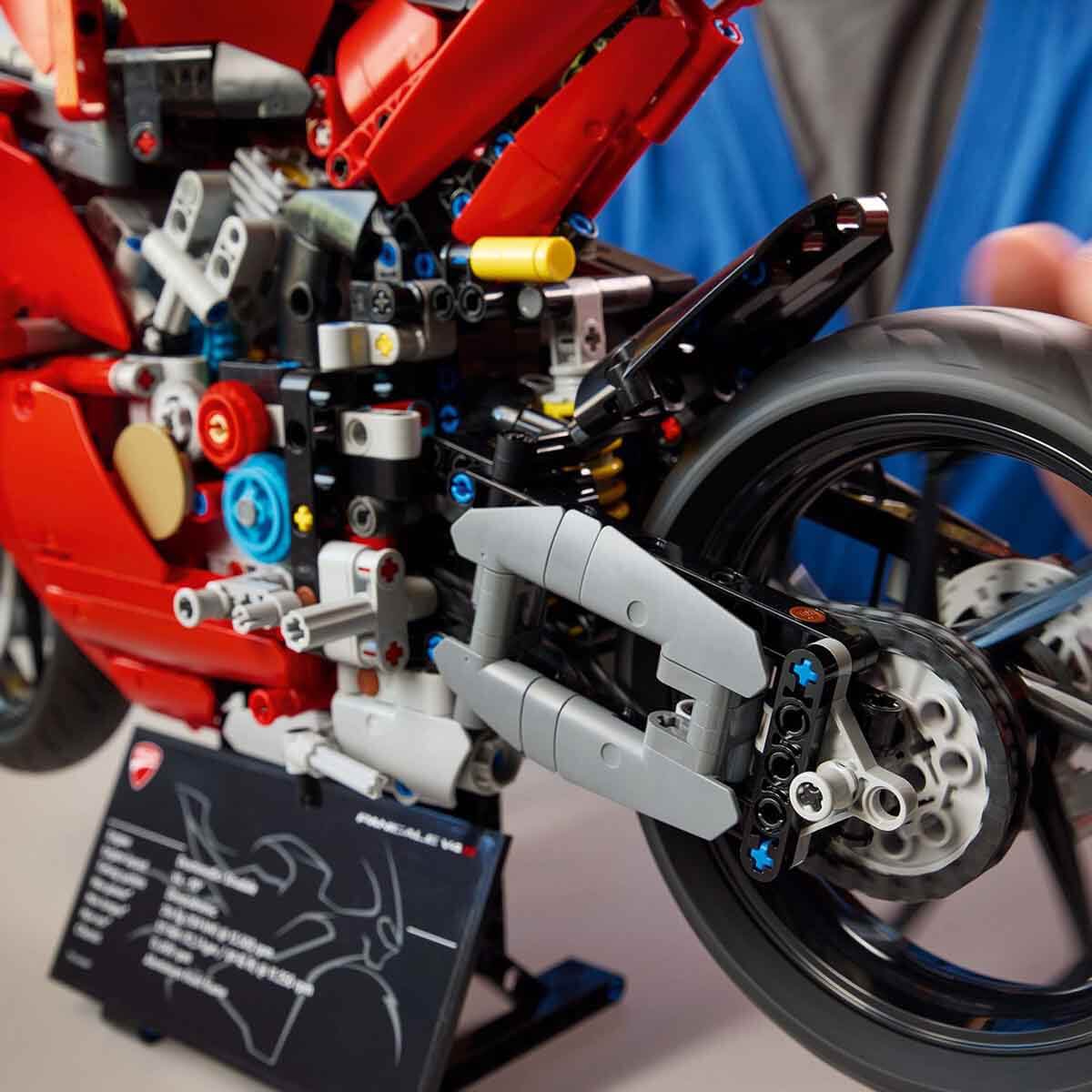 undefined - dc37d_LEGO_Technic_Ducati_Panigale_V4_S_Motosiklet_42202.jpg
