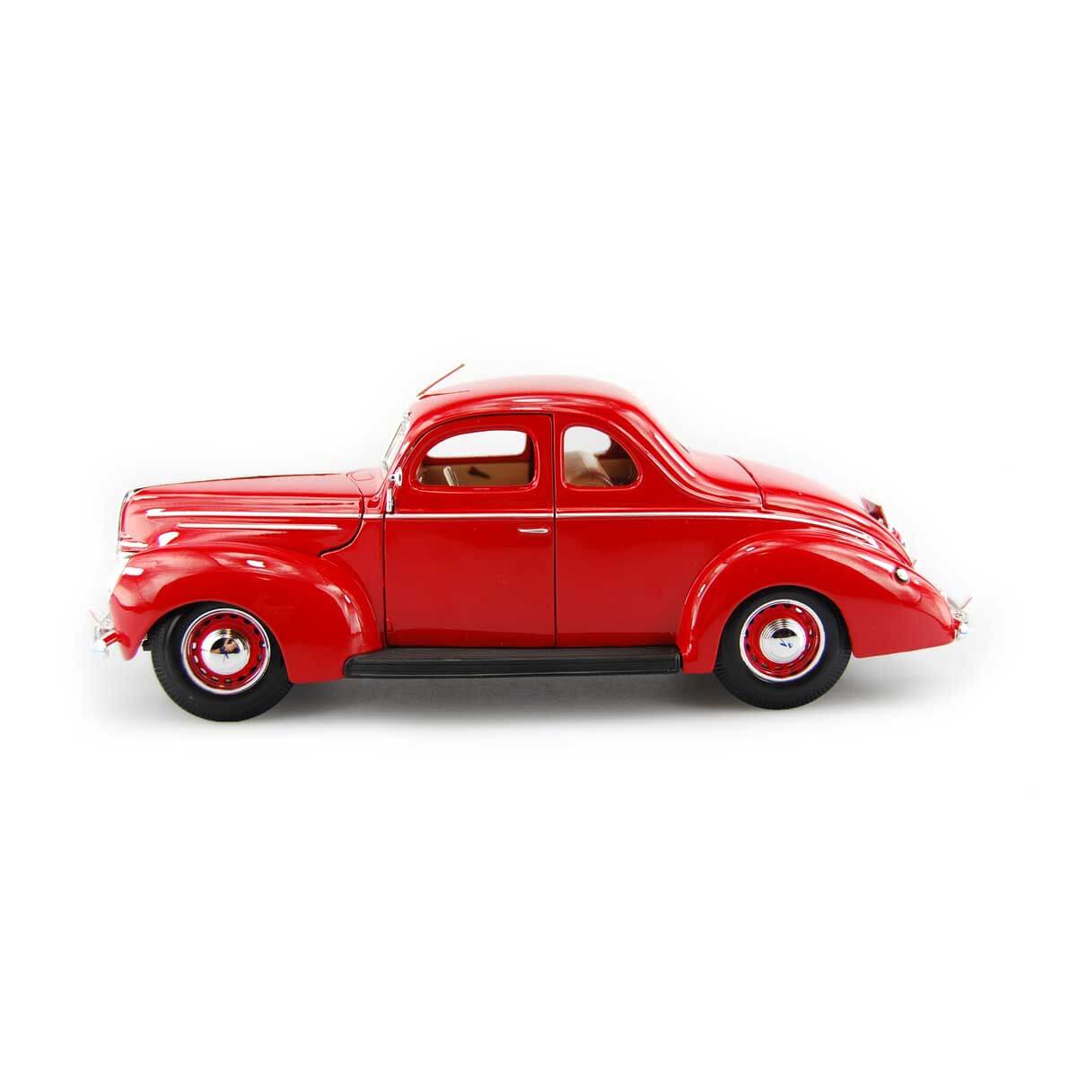 undefined - dd9e9_1:18_Maisto_Ford_Deluxe_Tudor_1939_Model_Araba.jpg