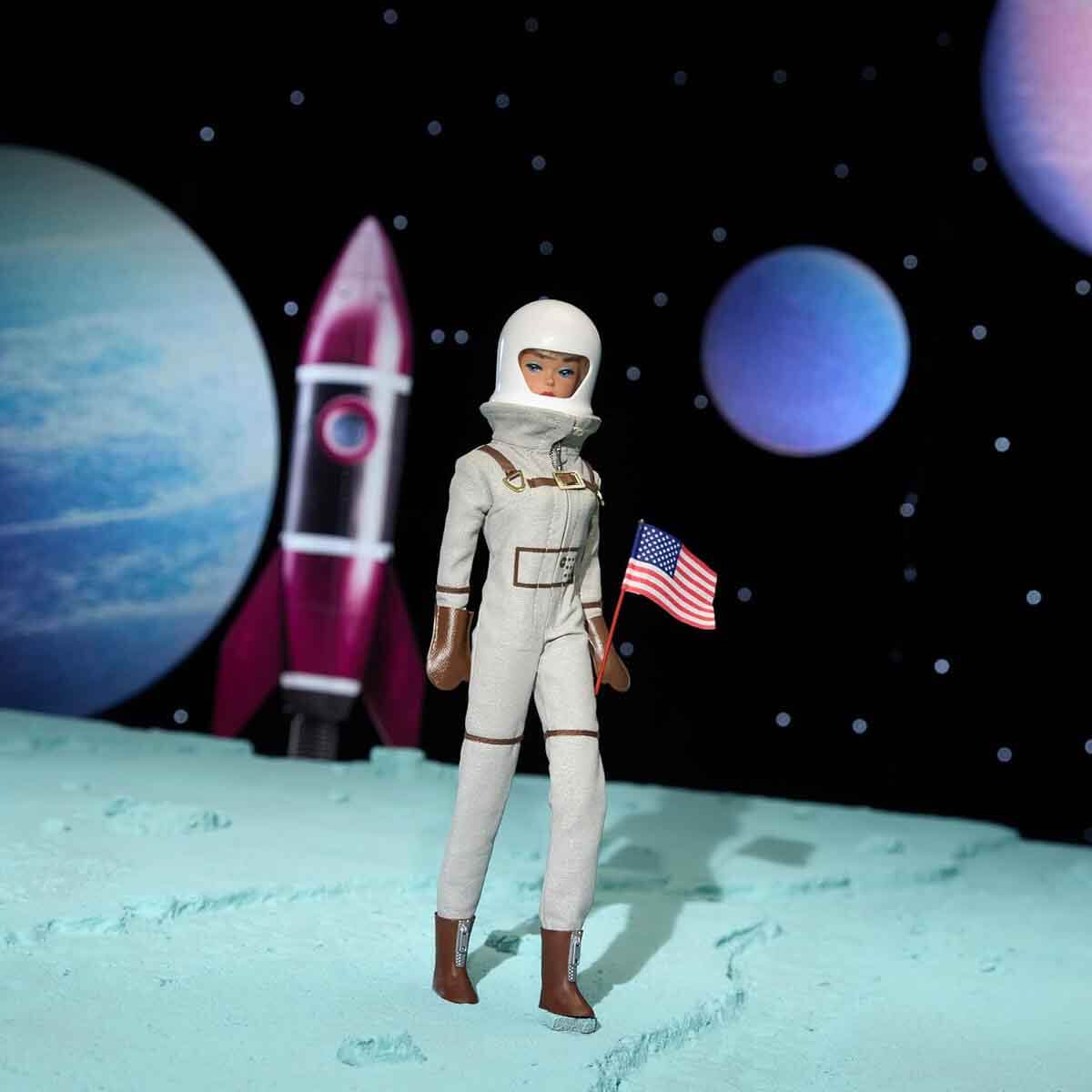 undefined - de60e_Barbie_Astronot_60_Yil_Donumu_Nostaljik_Bebek_JBJ4.jpg
