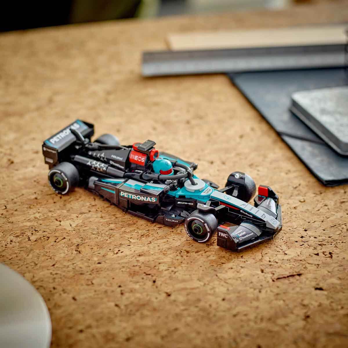 undefined - dfcd1_LEGO_Speed_Champions_Mercedes_AMG_F1_W15_Yaris_Ara.jpg