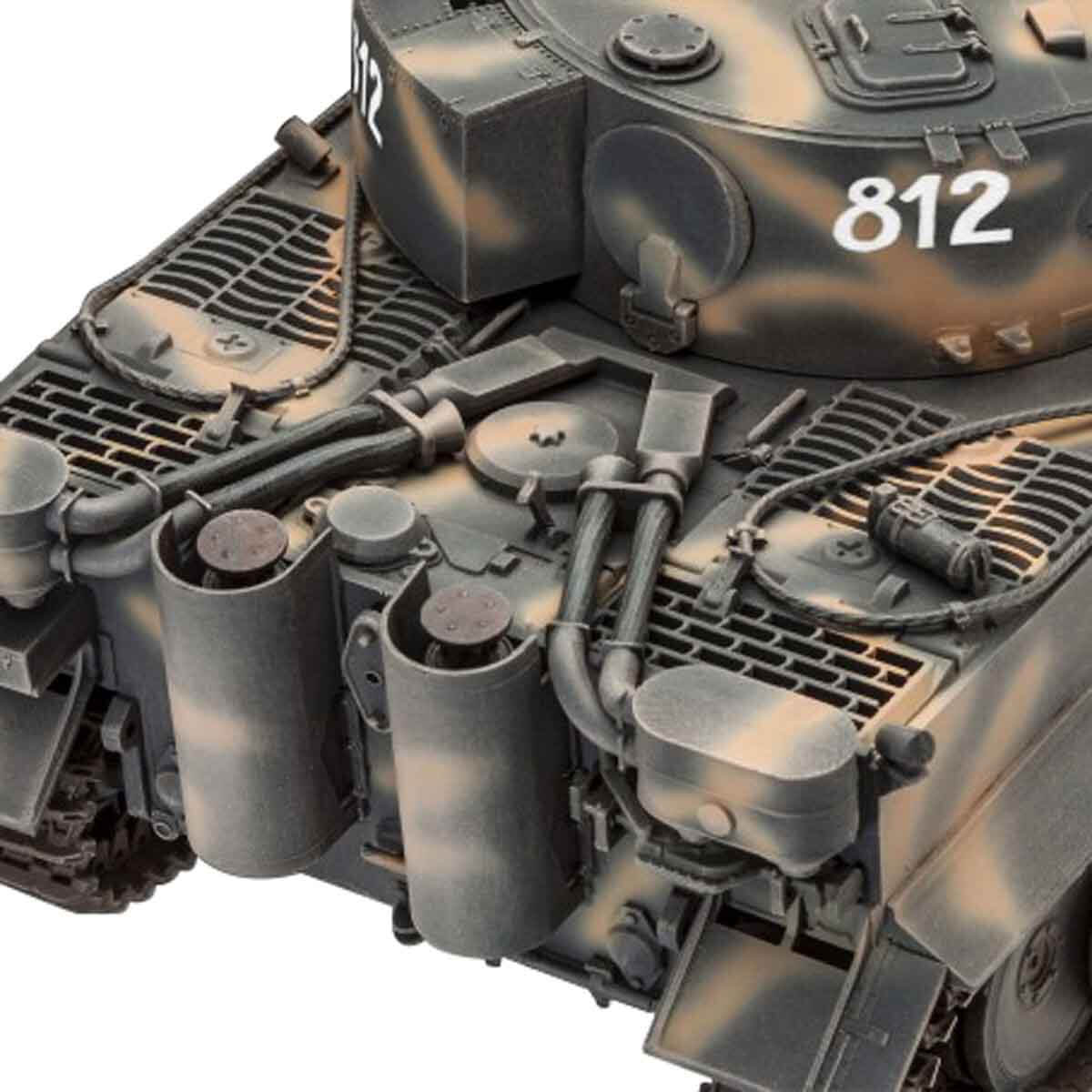 undefined - e17bf_Revell_1_35_75_Yil_Tiger_VG05790.jpg