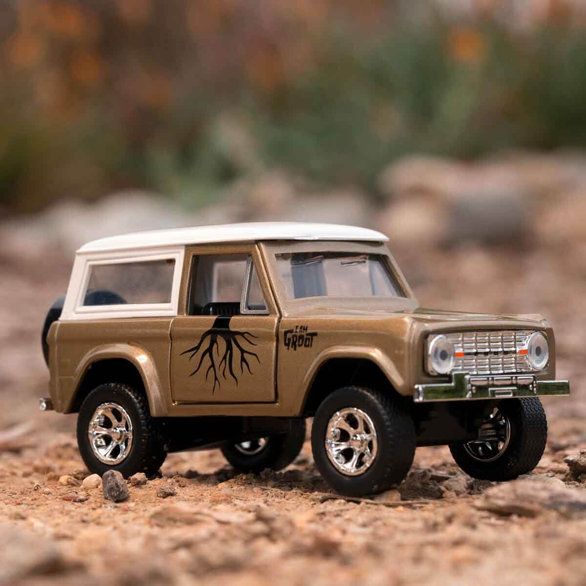 undefined - e560b_1_32_1973_Ford_Bronco_Model_Araba_ve_Groot_Figur.jpg