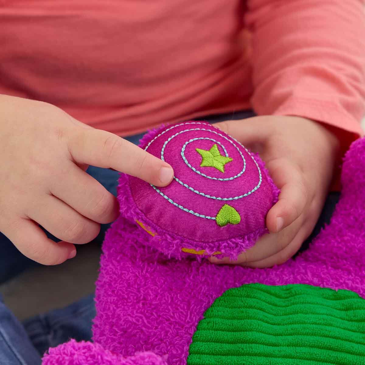 undefined - e80ea_Fisher_Price_Barney_Duyusal_Pelus_32_cm_HYG89.jpg