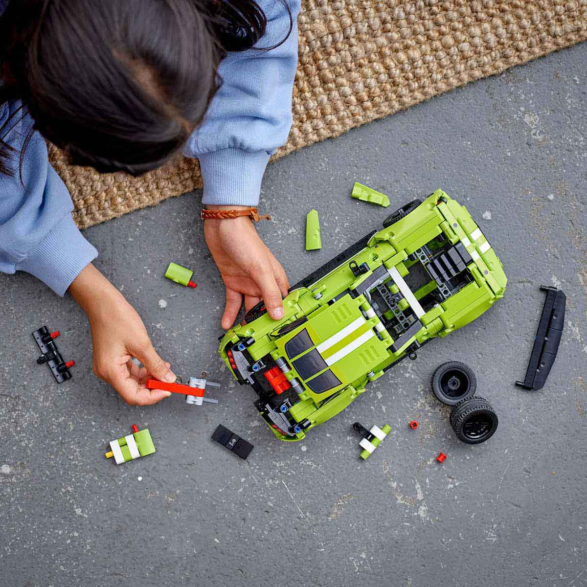 undefined - e9d5b_LEGO_Technic_Ford_Mustang_Shelby_GT500_42138.jpg
