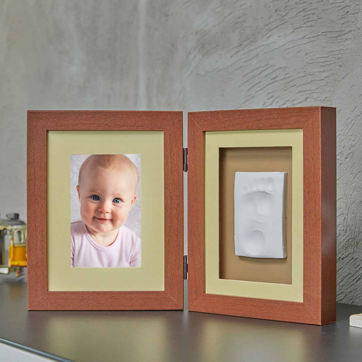 undefined - e9f55_Baby_Memory_Prints_Ceviz_Masa_Cercevesi.jpg