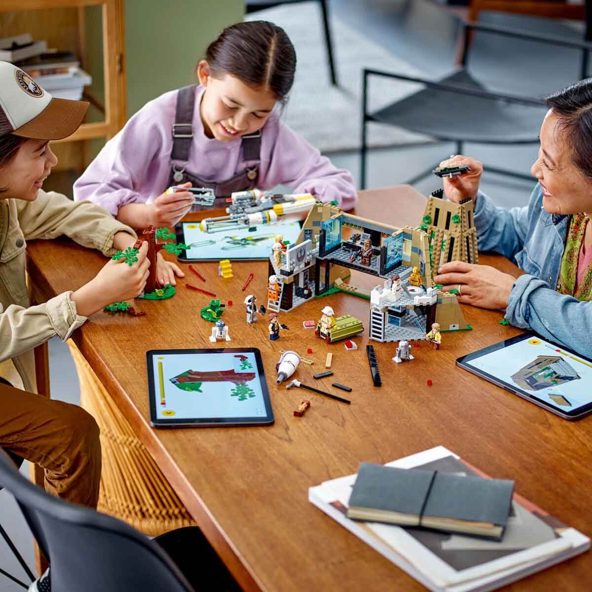 undefined - ea0f2_LEGO_Star_Wars_Yavin_4_Asi_Ussu_75365.jpg