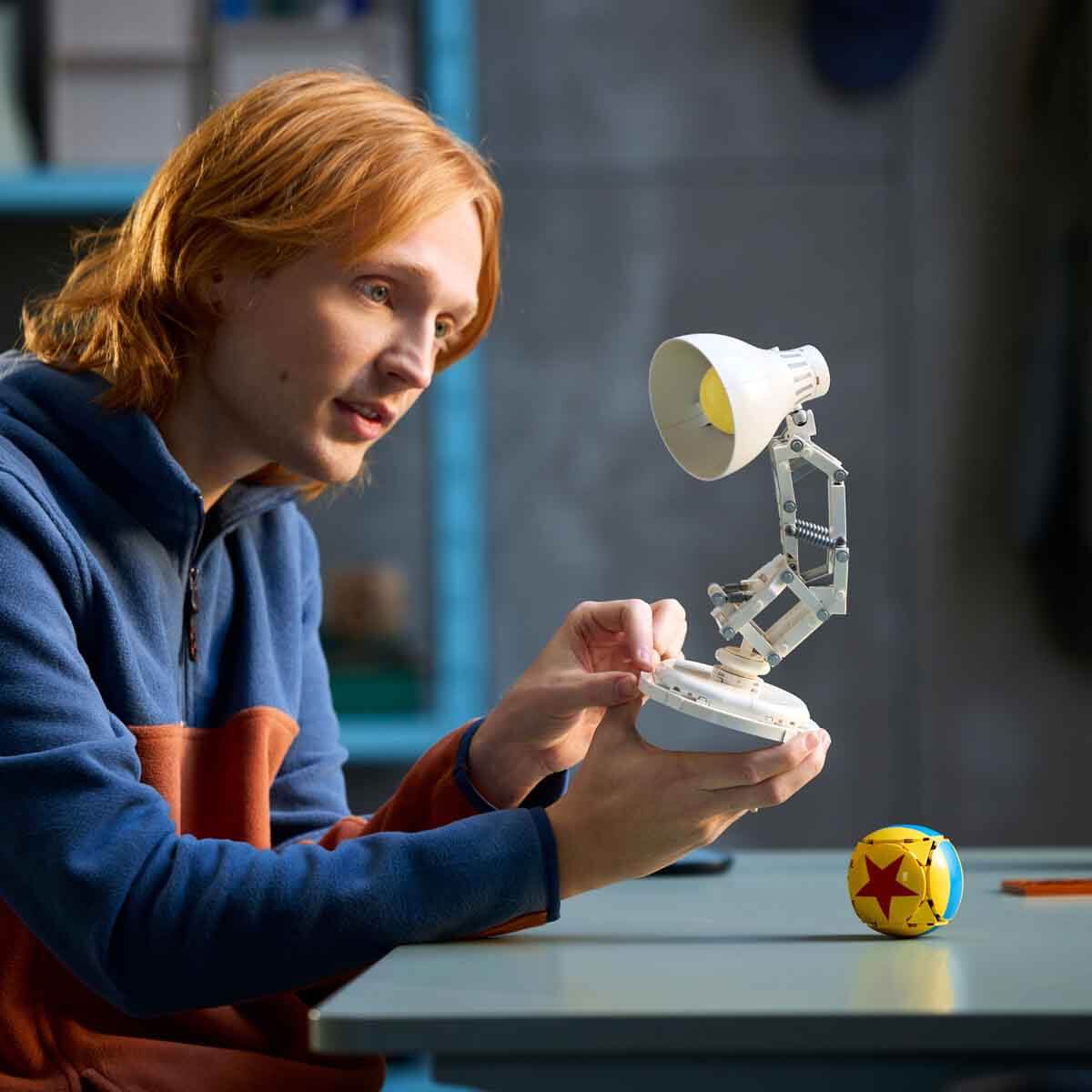 undefined - ea189_LEGO_Ideas_Disney_Pixar_Luxo_Jr_21357_.jpg