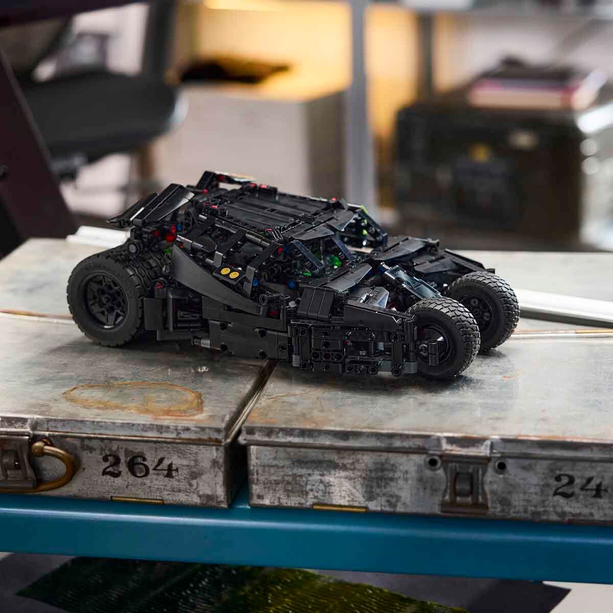 undefined - ec74a_LEGO_Technic_Batmobile_Tumbler_42239.jpg