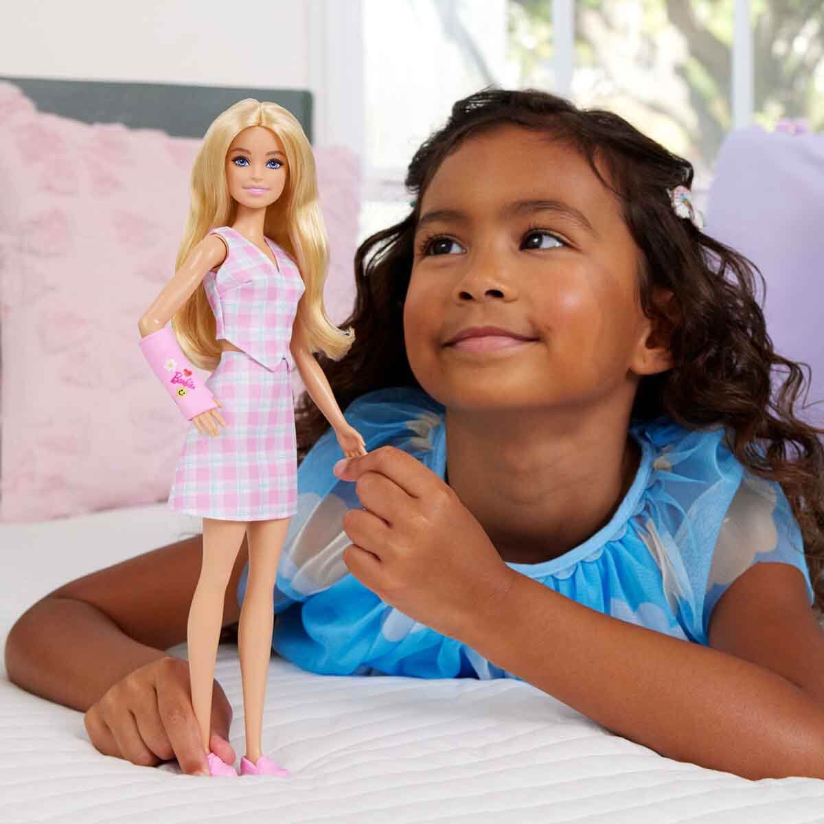 undefined - ed26e_Barbie_Pembe_Kareli_Elbiseli_Fashionistas_Bebegi_J.jpg