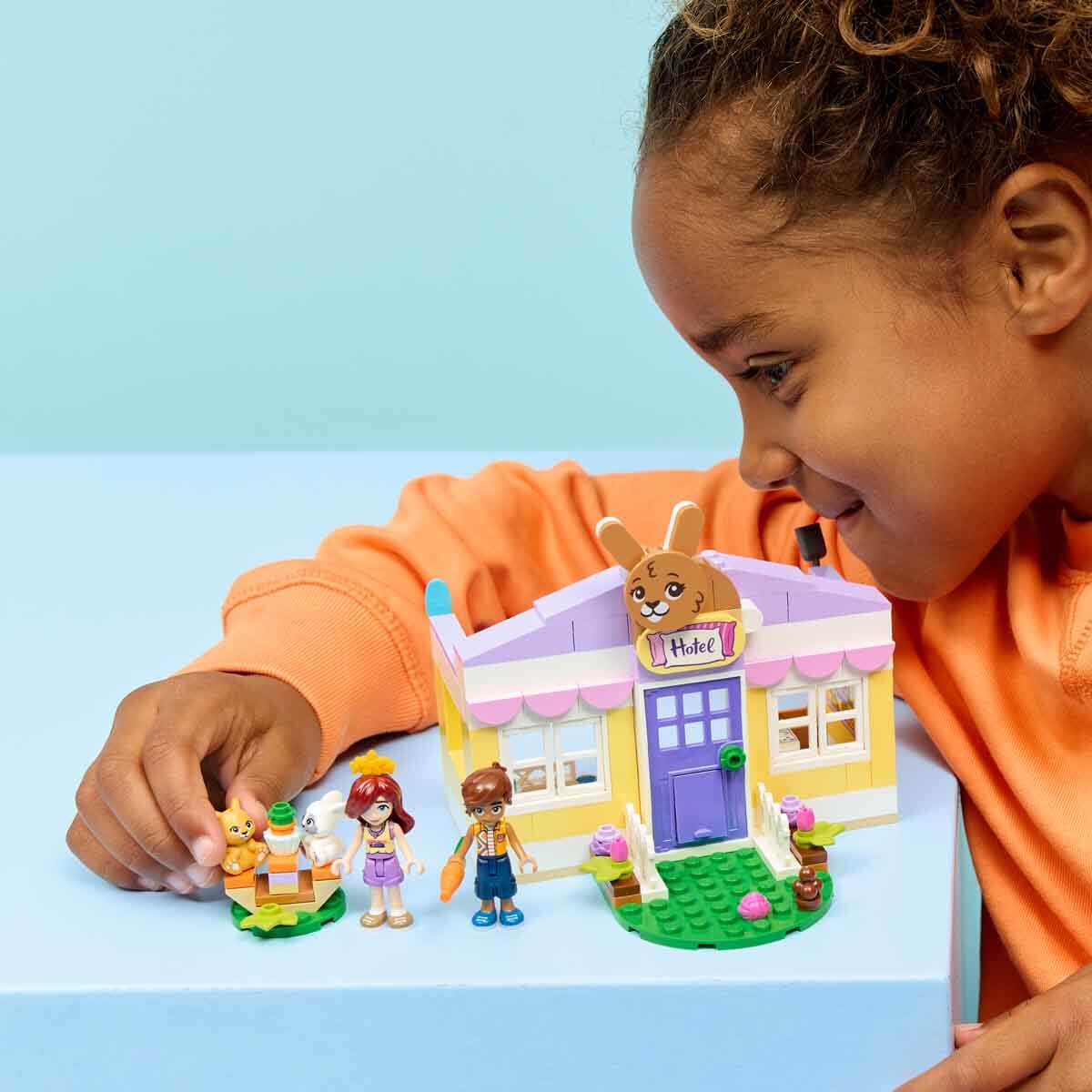 undefined - ed74c_LEGO_Friends_Heartlake_Sehri_Tavsan_Oteli_42679_.jpg