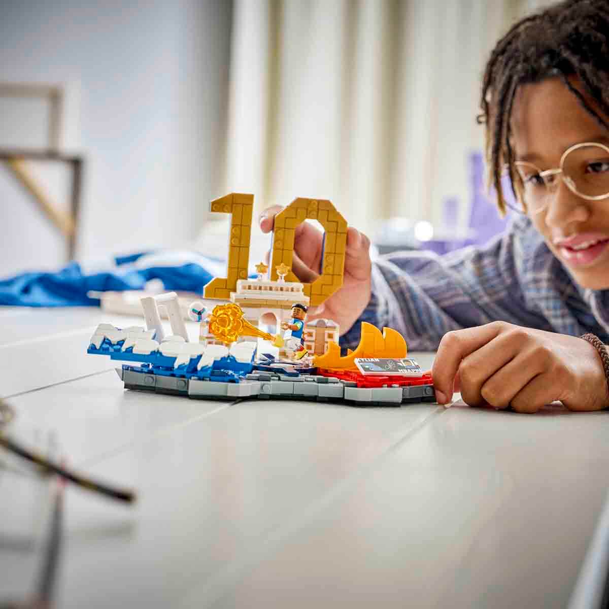 undefined - ee4e2_LEGO_Editions_Kylian_Mbappe_Unutulmaz_Futbol_Anlar.jpg