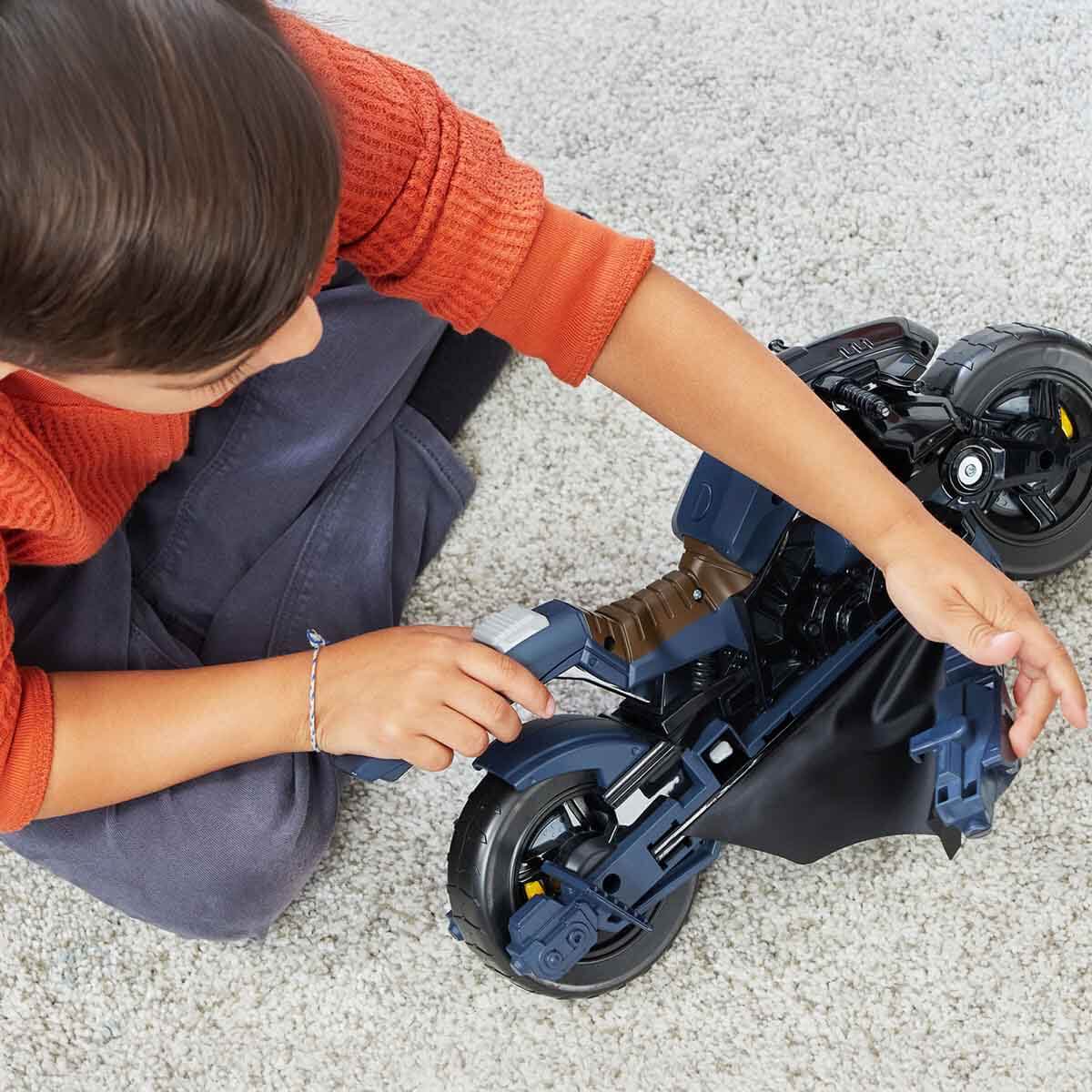 undefined - ef5df_DC_Comics_Batman_Adventures_Donusebilen_Batcycle_.jpg