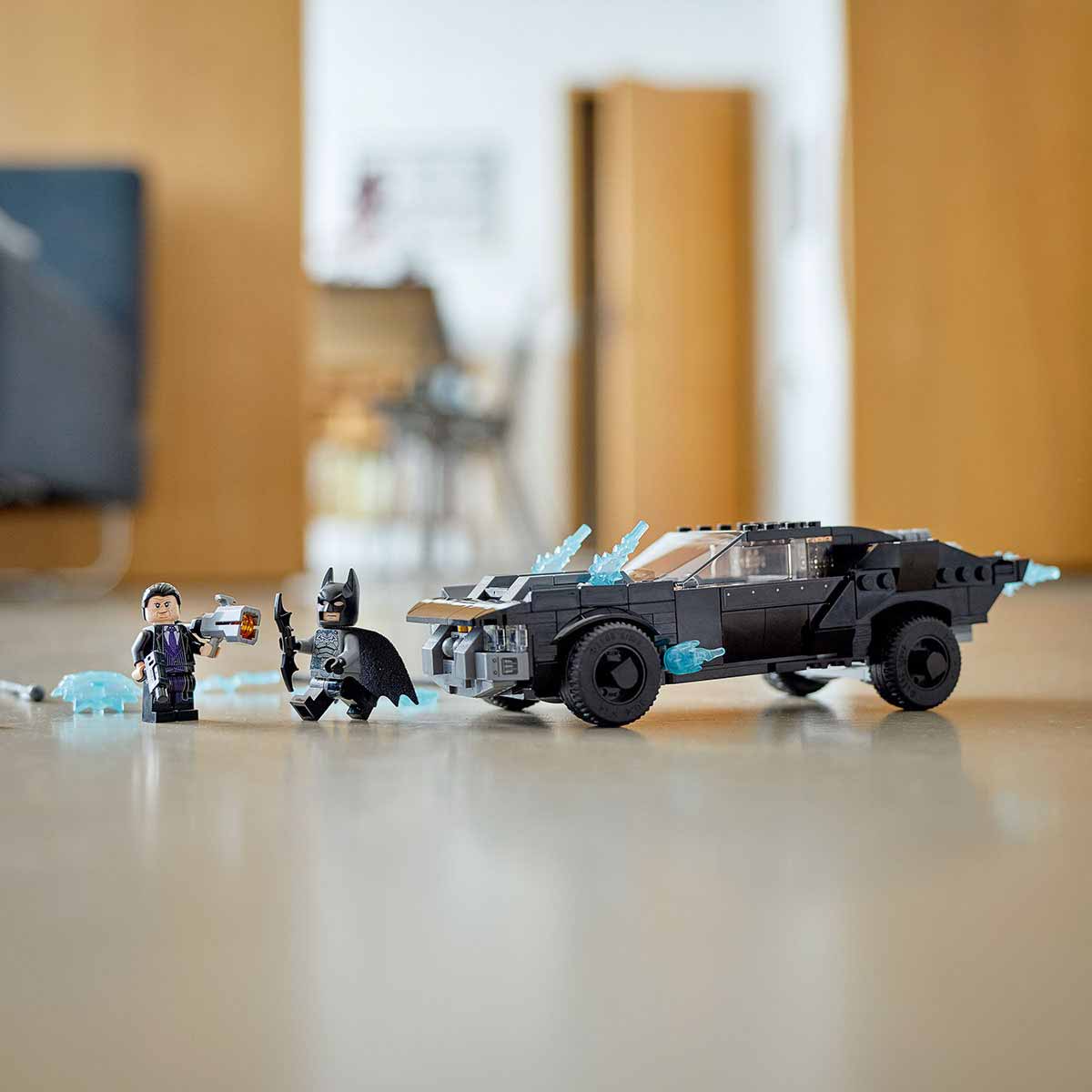 undefined - f9f3e_LEGO_DC_Batman_Batmobil_Penguin_Takibi_76181.jpg