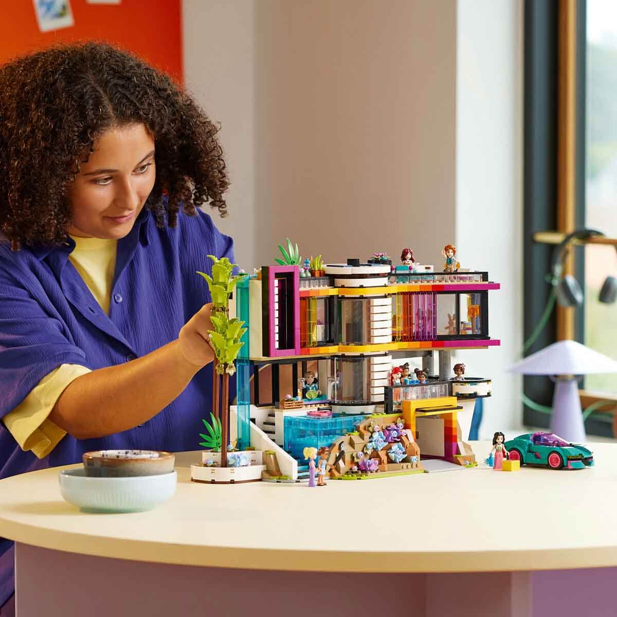 undefined - fdc90_LEGO_Friends_Andreanin_Modern_Kosku_42639_.jpg