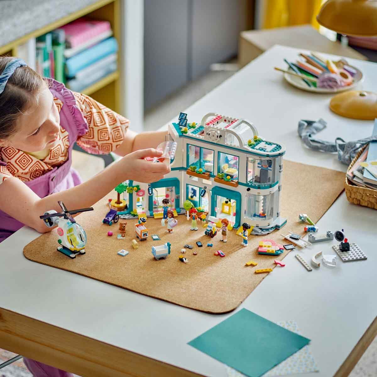 undefined - fde5c_LEGO___Friends_Heartlake_City_Hastanesi_42621_.jpg