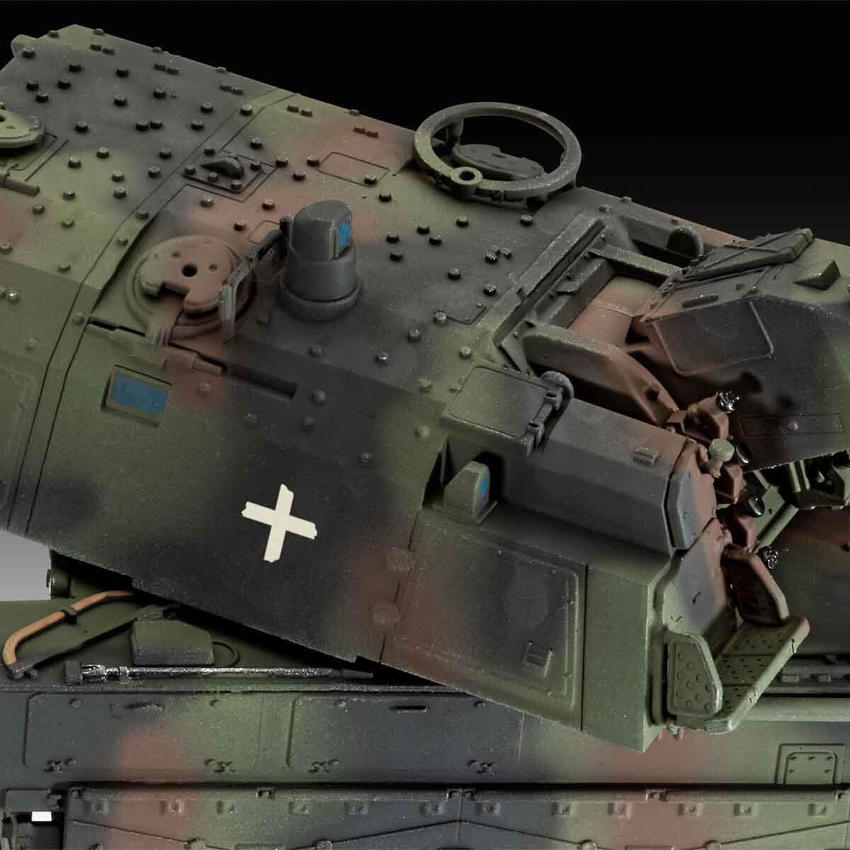 undefined - fdf13_Revell_172_Panzerhaubitze_2000_VSO03347.jpg